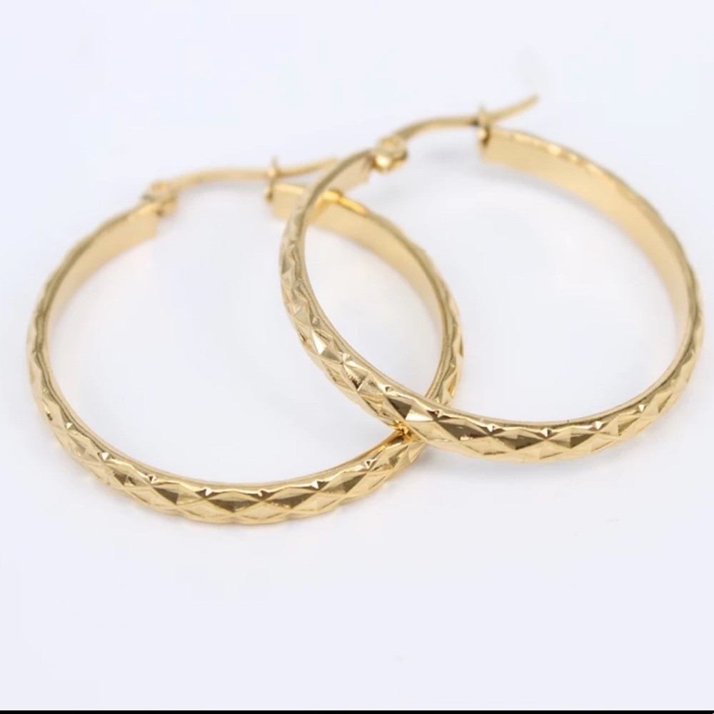 NEW 18 Yellow Gold Round Hoop Earrings - Picture 2 of 6